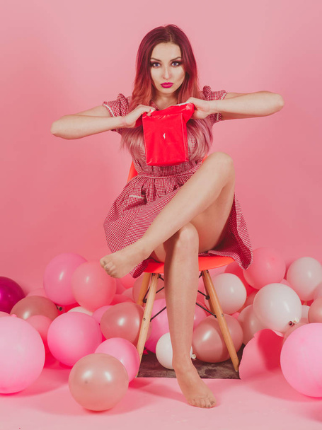 vintage fashion woman open gift. Crazy girl on halloween. Creative idea. Happy birthday. holidays and doll. Housewife. Shopping sale. retro girl in party balloons. Valentines day present - Φωτογραφία, εικόνα