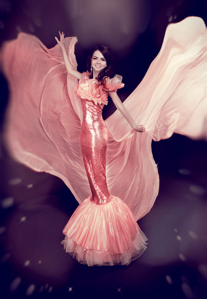 Beautiful Girl in Blowing Dress Flying. Fashion lady in luxury d - Foto, Bild