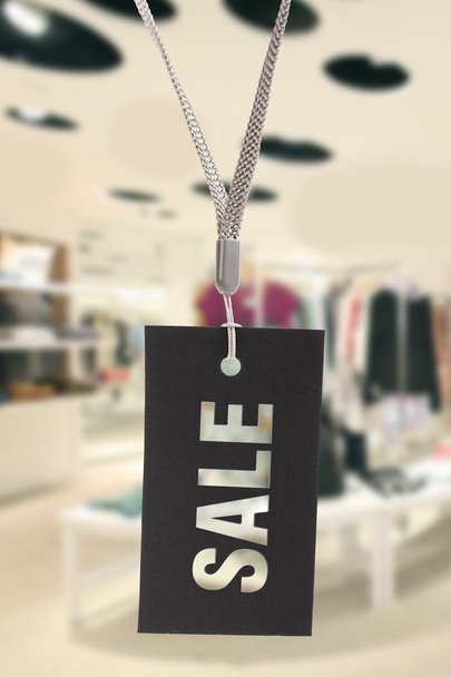 venta letrero colgando en tienda de ropa
 - Foto, imagen