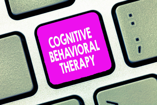 Текстовый знак, показывающий когнитивную поведенческую терапию. Концептуальная фотография Психологическое лечение психических расстройств
 - Фото, изображение