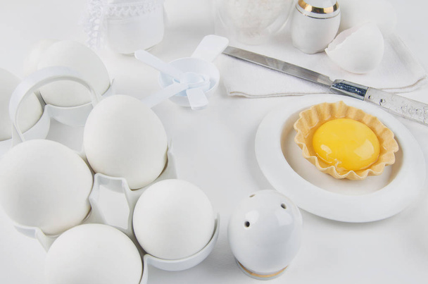 Eggs composition on table - Φωτογραφία, εικόνα