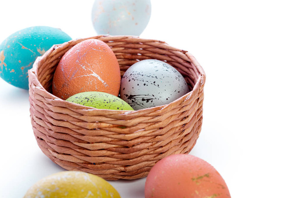 Paskalya yumurtaları beyazlar üzerinde izole - Fotoğraf, Görsel
