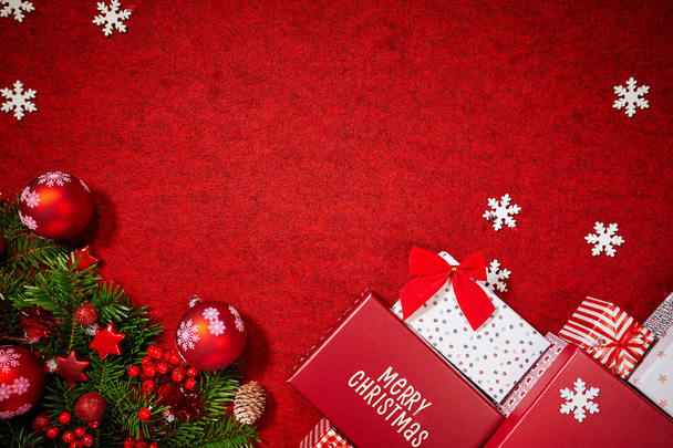 christmas gifts decoration on red background - Фото, зображення