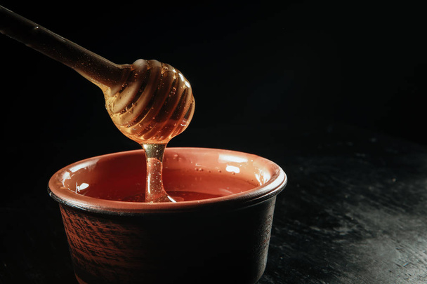 honey poured into a jar - Fotoğraf, Görsel
