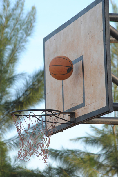 баскетбольне кільце і м'яч
 - Фото, зображення