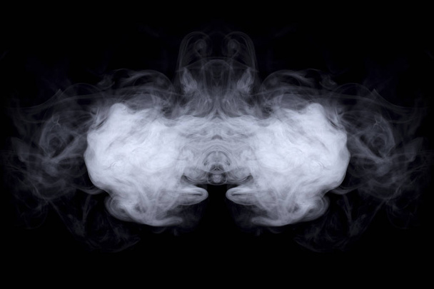 fumée isolée sur fond noir image
 - Photo, image