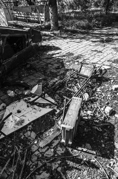 Ukrayna savaşta. Yerleşim Shyrokyne, Donetsk region. Eylül 2018. 2014-2018 yılında Rus işgalciler askeri eylemleri sonucu tahrip binalar. - Fotoğraf, Görsel