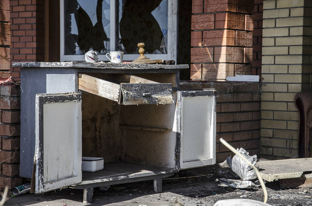 A háború Ukrajnában. Elszámolási Shyrokyne, Donetsk region. Szeptember 2018. Épületek megsemmisített miatt katonai akciókat az orosz megszállók 2014-2018-ban. - Fotó, kép