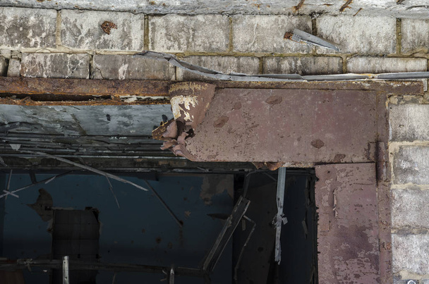 The war in Ukraine. Settlement Shyrokyne, Donetsk region. September 2018. Buildings destroyed as a result of military actions of the Russian invaders in 2014-2018. - Foto, Imagen