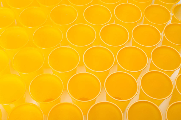 yellow disposable plastic glasses - Zdjęcie, obraz