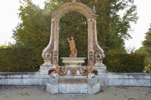 vista orizzontale della fontana di ceres gea dell'agricoltura nel palazzo reale giardini della granja de san ildefonso, segovia, Spagna
 - Foto, immagini