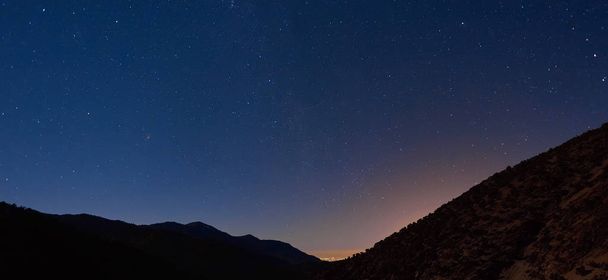 Noite Estrelada nas Montanhas Atlas, Marrocos
 - Foto, Imagem