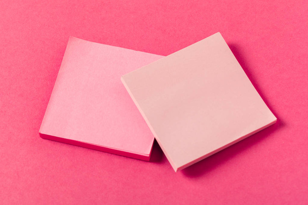 Blank paper pieces  on a colored pink background - Foto, immagini