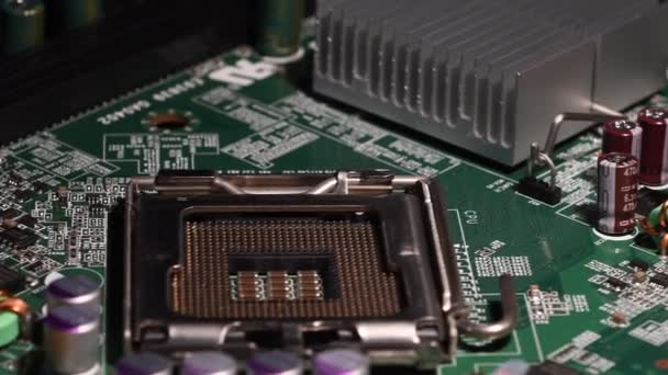 Detail der Komponenten auf dem PC-Motherboard, uhd 4k video - Filmmaterial, Video