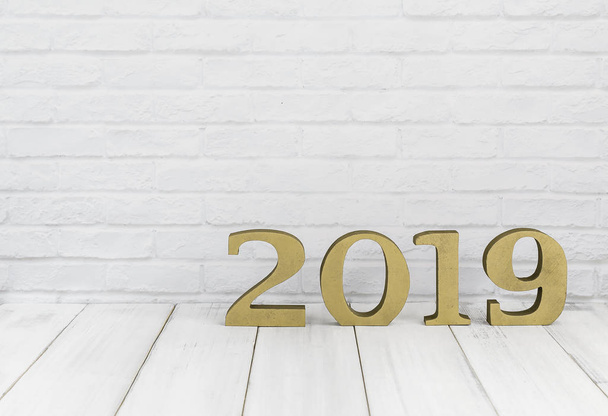 2019 año nuevo sobre tabla de madera blanca sobre fondo blanco con espacio para copiar
 - Foto, Imagen