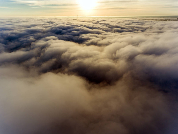 vista aerea sulle nuvole
 - Foto, immagini