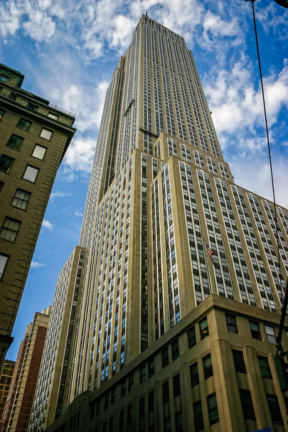 Empire State Building from street level taken in New York City, New York, USA on 21 October 2008 - 写真・画像