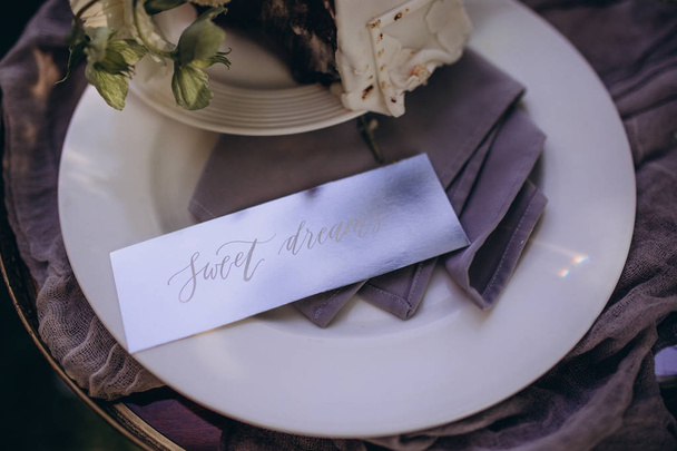 wedding decor, flowers, Sweet Dreams sign, table - Foto, immagini