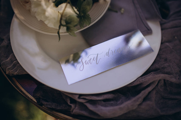 wedding decor, flowers, Sweet Dreams sign, table - Valokuva, kuva