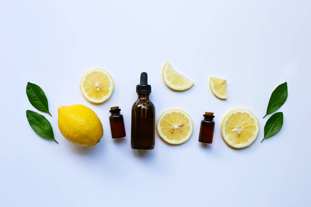 Fresh lemon with lemon essential oil on a white background. - Foto, immagini