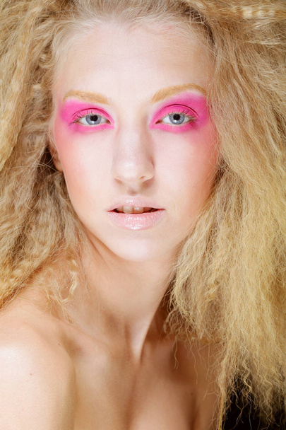 happy blond with pink make up - Fotoğraf, Görsel
