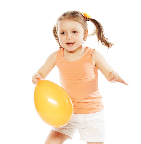 little girl with a orange balloon - Foto, imagen