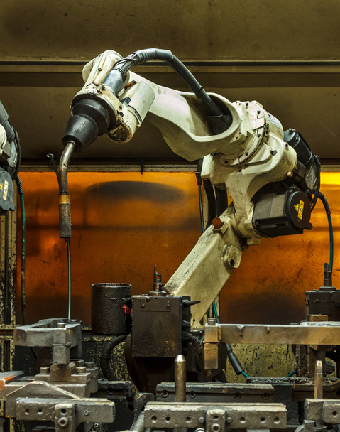 Csapat az autóipari alkatrészek iparban hegesztő robotok - Fotó, kép