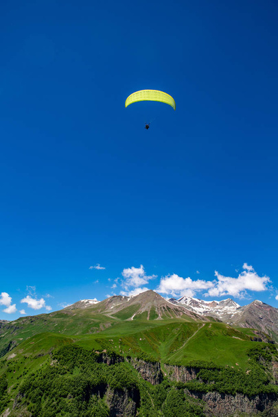 Caucasus mountains. Paraplane flight in Georgiia moiuntains. - Zdjęcie, obraz