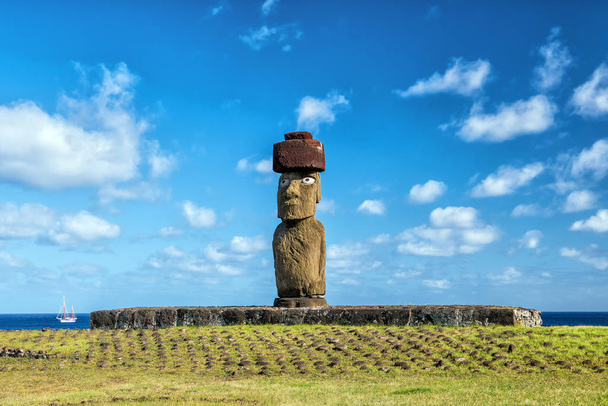 Paskalya Adası Chile Moai heykelinin atış - Fotoğraf, Görsel