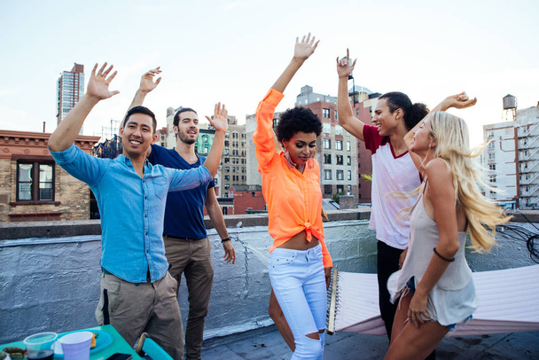 Group of friends spending time together on a rooftop in New york city, lifestyle concept with happy people - Fotoğraf, Görsel