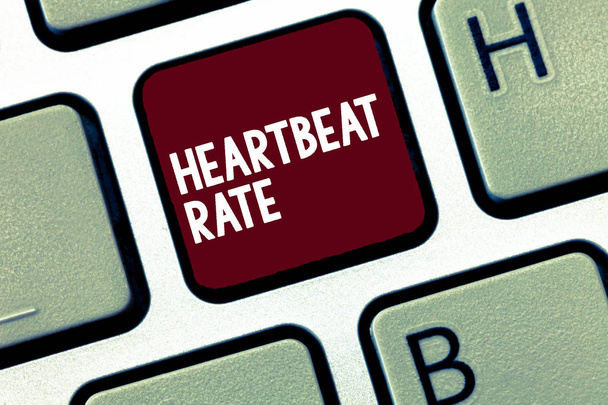 Handgeschreven tekst Heartbeat tarief. Betekenis van het concept gemeten door het aantal keren dat het hart per minuut contracten - Foto, afbeelding