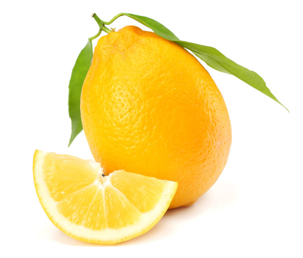 comida saludable. limón con hoja verde aislado sobre fondo blanco
 - Foto, Imagen