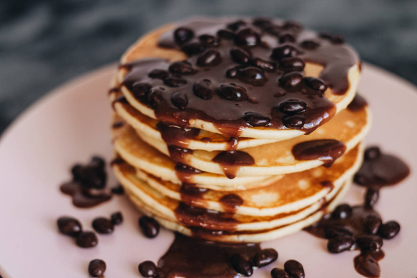 stack of delicious homemade pancakes with sauce - Foto, Imagem