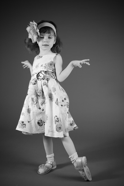 little girl in a dress - Zdjęcie, obraz