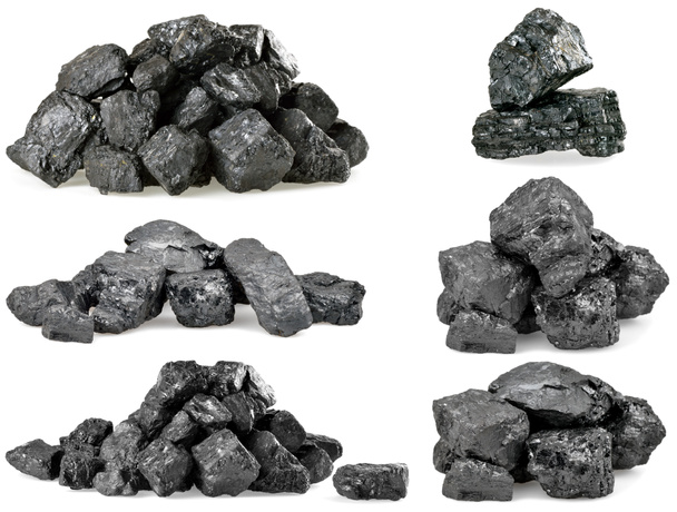 Montón de carbón aislado sobre blanco
 - Foto, imagen