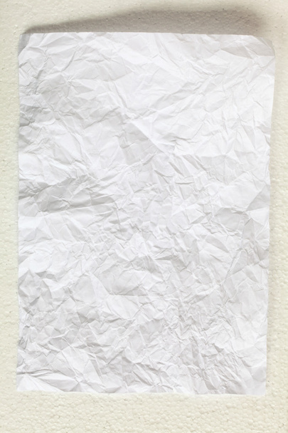 Багровый лист белой бумаги
 - Фото, изображение