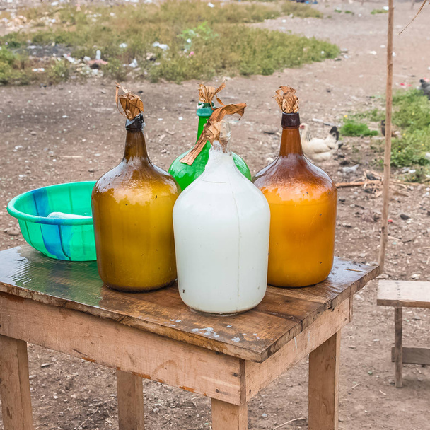 Palm вино в пляшках продається в селі, Сан-Томе і Прінсіпі - Фото, зображення