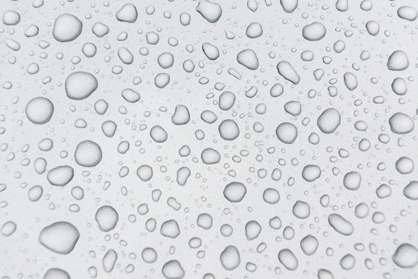 Waterdruppels op metalen oppervlak - Foto, afbeelding