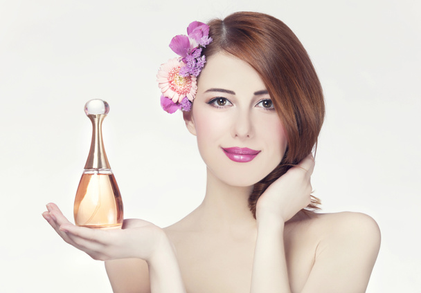 Mujer con perfume
 - Foto, imagen