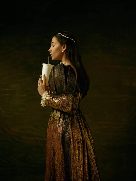 Girl in medieval beautiful dress - Foto, imagen