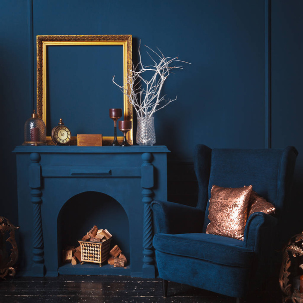современные детали гостиной темно-синего цвета
 - Фото, изображение