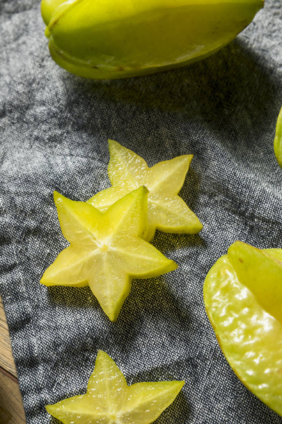 Healthy Raw Yellow Starfruit Ready to Eat - Foto, Imagen