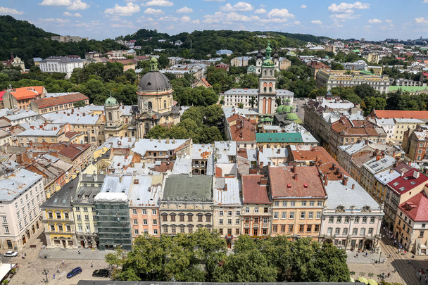 Пташиного польоту міста Львова в Україні - Фото, зображення