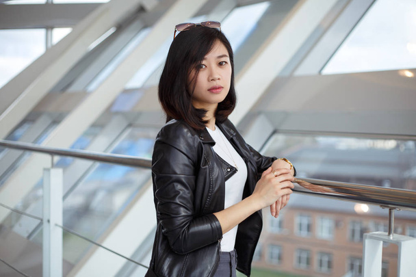 asian,oriental,chinese,stand,full-length,casual,jacket,jeans,high-tech,executive,happy,lady,office,cute,beauty,professional,people,attractive,portrait,pretty,modern,caucasian,lifestyle,business,person,beautiful,woman,young,female - Foto, Imagem