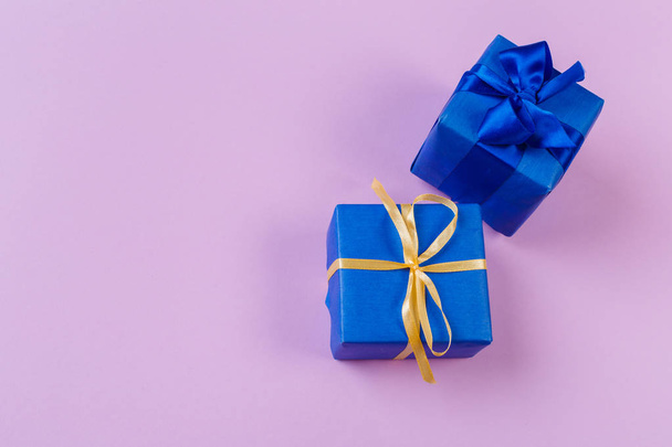 close up of gift boxes on colorful background - Foto, afbeelding