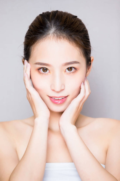 beauty skin care woman on the gray background - 写真・画像