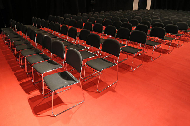 Rzędy siedzeń puste pusty konferencji hali - Zdjęcie, obraz