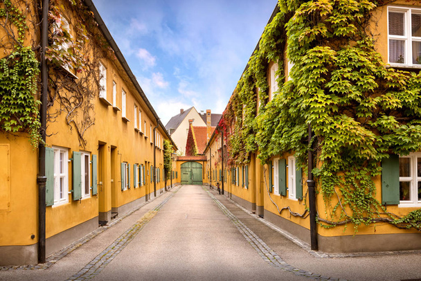 Augsburgo: Fuggerei - la vivienda social más antigua del mundo. Baviera, Alemania
 - Foto, Imagen