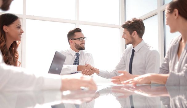 bottom view.handshake business partners over the Desk - Фото, зображення