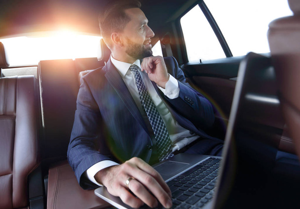 Confident businessman sitting in car - Zdjęcie, obraz